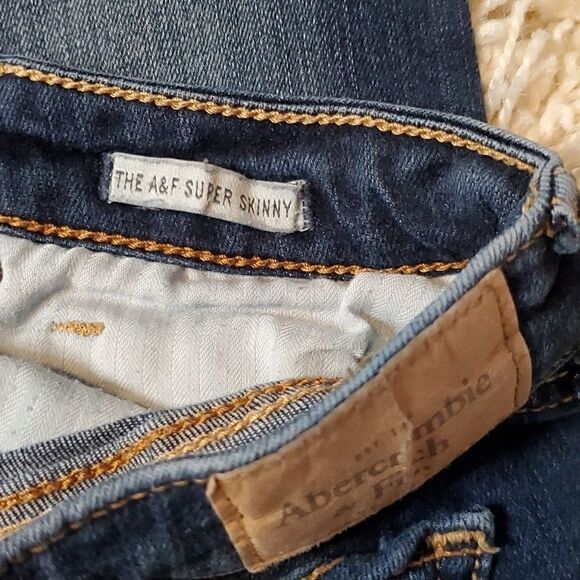 ABERCROMBIE & FITCH Super Skinny Jeans - Picture 7 of 7